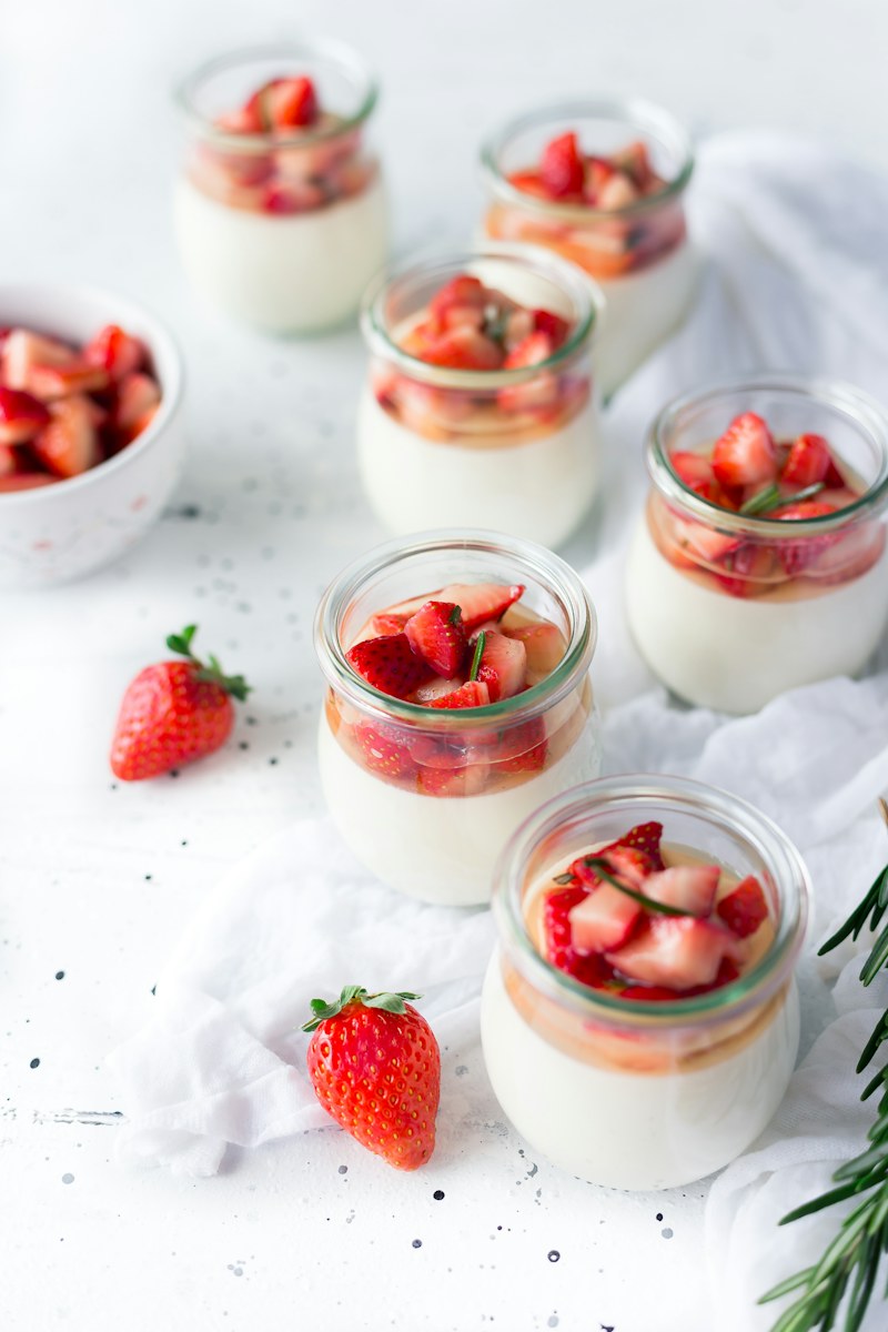 Berry, seed & yoghurt bowl